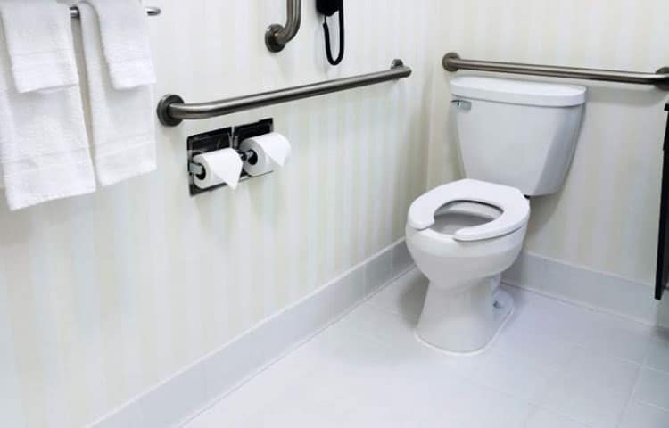 วิธีป้องกันพื้นลื่น ลดอุบัติเหตุในห้องน้ำ