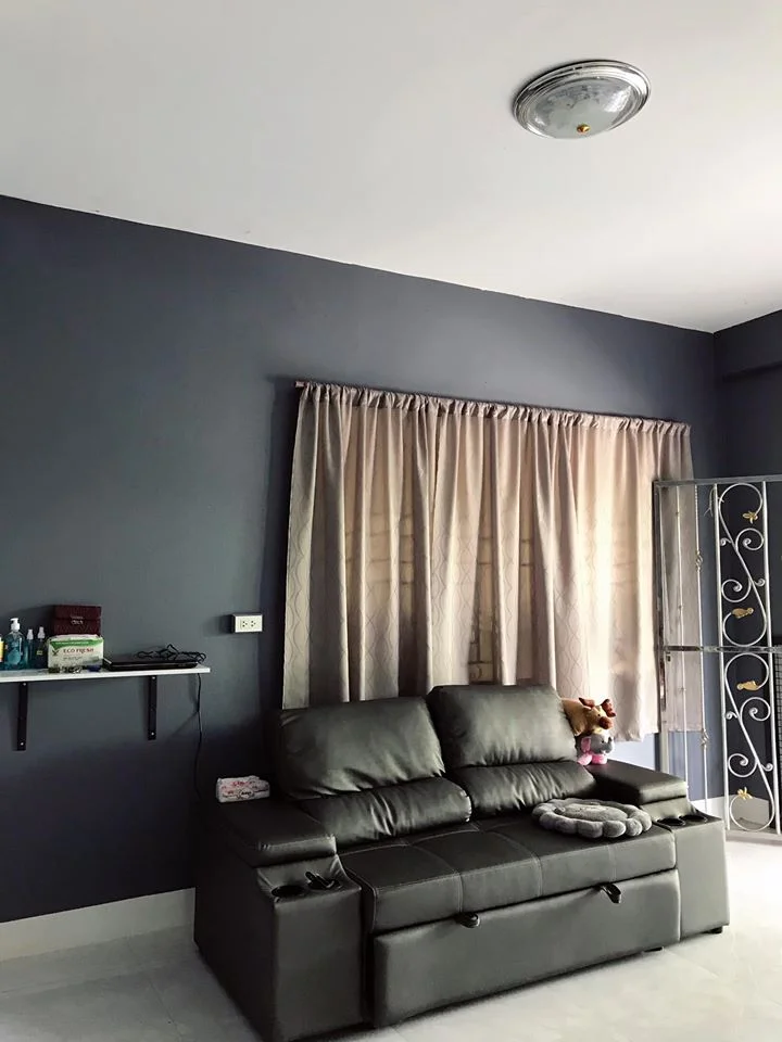 แบบบ้านหลังคาทรงจั่ว 2 ห้องนอน 2 ห้องน้ำ ตกแต่งสวนต้นไม้รอบบ้าน