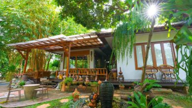 บ้านไม้ผสมปูน ท่ามกลางธรรมชาติร่มรื่น